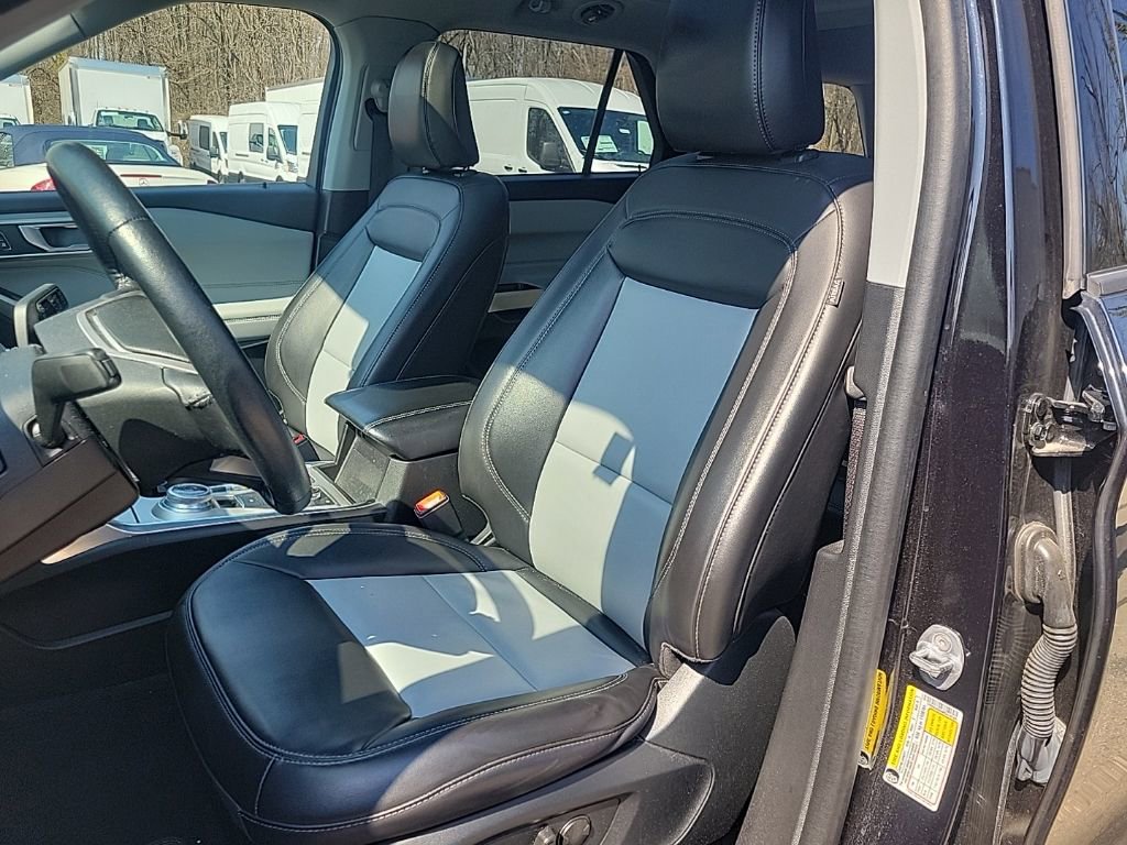 Used 2023 Ford Explorer XLT w/ Equipment Group 202A image 12