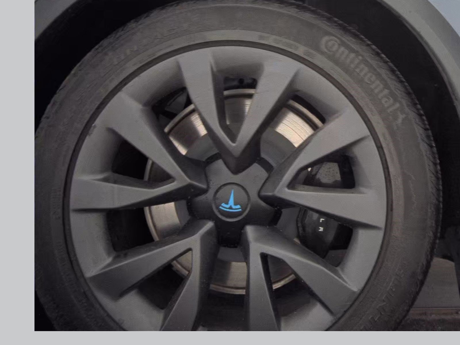 Used 2023 Tesla Model X Plaid image 13