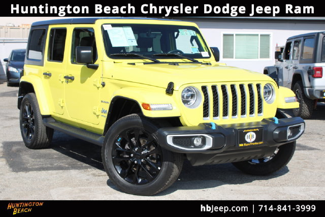 Used 2022 Jeep Wrangler Unlimited Sahara w/ Cold Weather Group AWD/4WD image 1