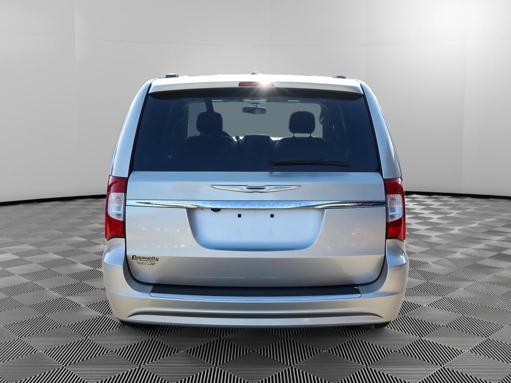 Used 2015 Chrysler Town & Country Touring w/ Driver Convenience Group FWD image 5