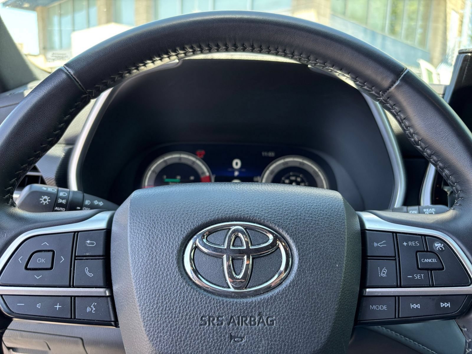 Used 2025 Toyota Highlander XSE AWD/4WD image 24