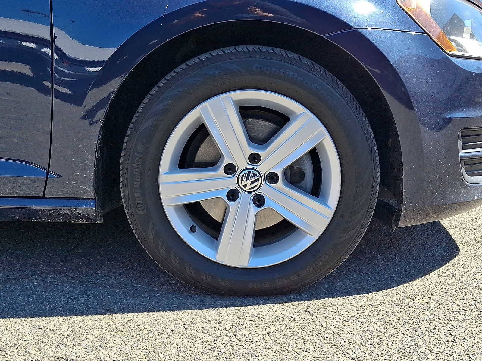 Used 2017 Volkswagen Golf Wolfsburg Edition image 8