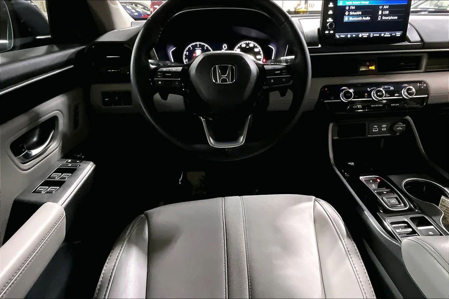 Used 2025 Honda Pilot EX-L image 11