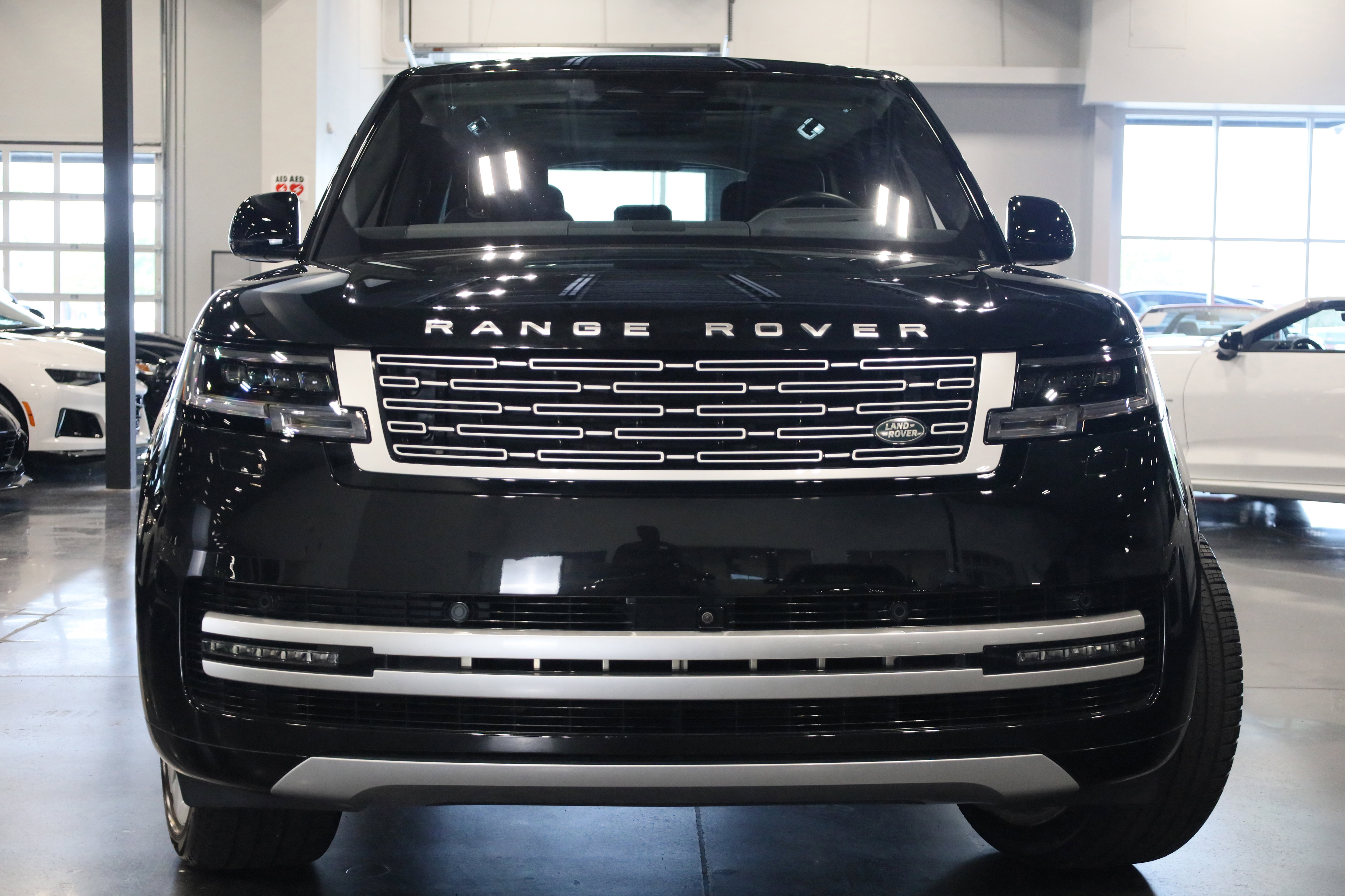 Used 2023 Land Rover Range Rover First Edition image 2