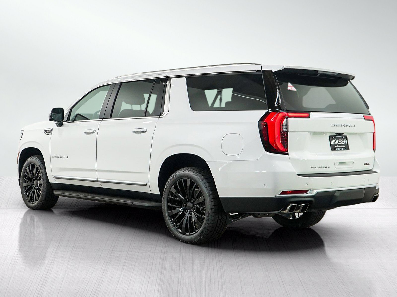 Used 2025 GMC Yukon XL Denali AWD/4WD image 3