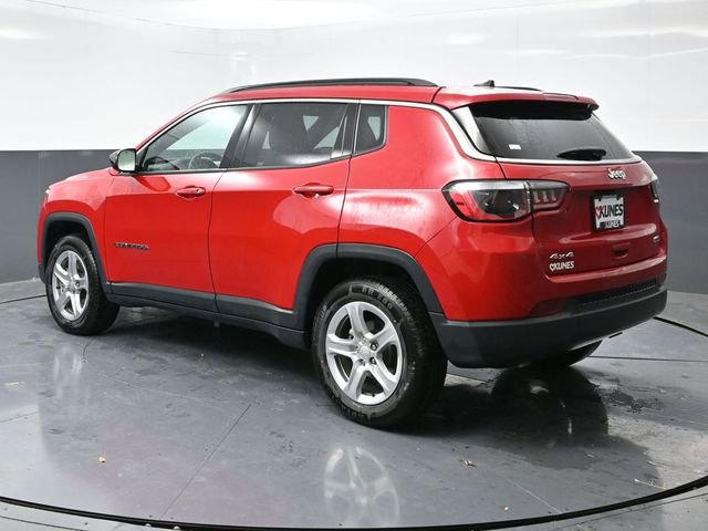 Used 2024 Jeep Compass Latitude image 9