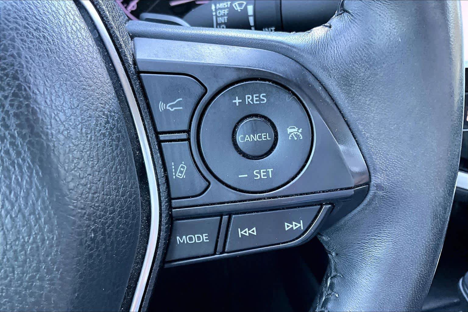 Used 2020 Toyota Camry SE FWD image 21