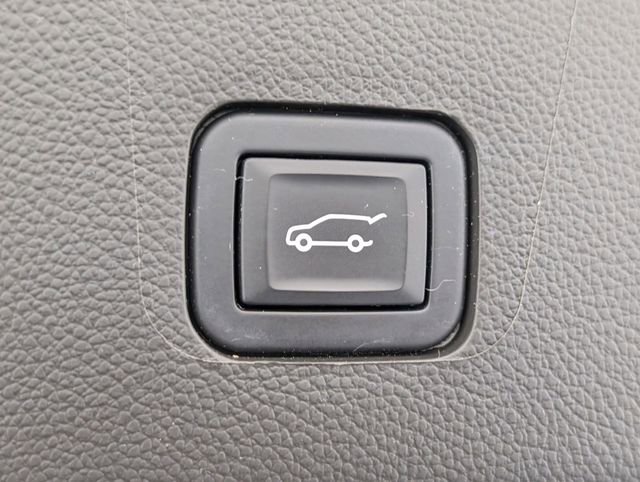 Used 2022 Chevrolet Traverse LT image 30