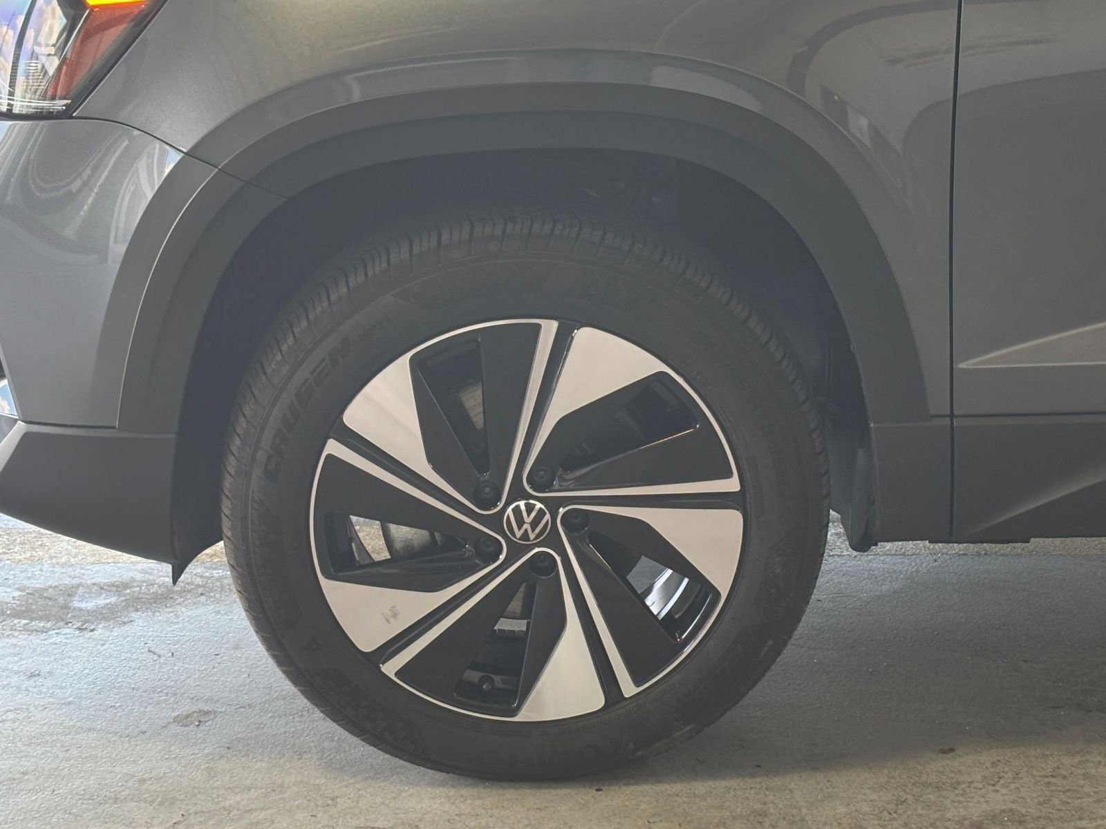 Used 2025 Volkswagen Taos SE image 35