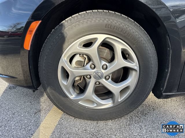 Used 2024 Chrysler Pacifica Limited image 32