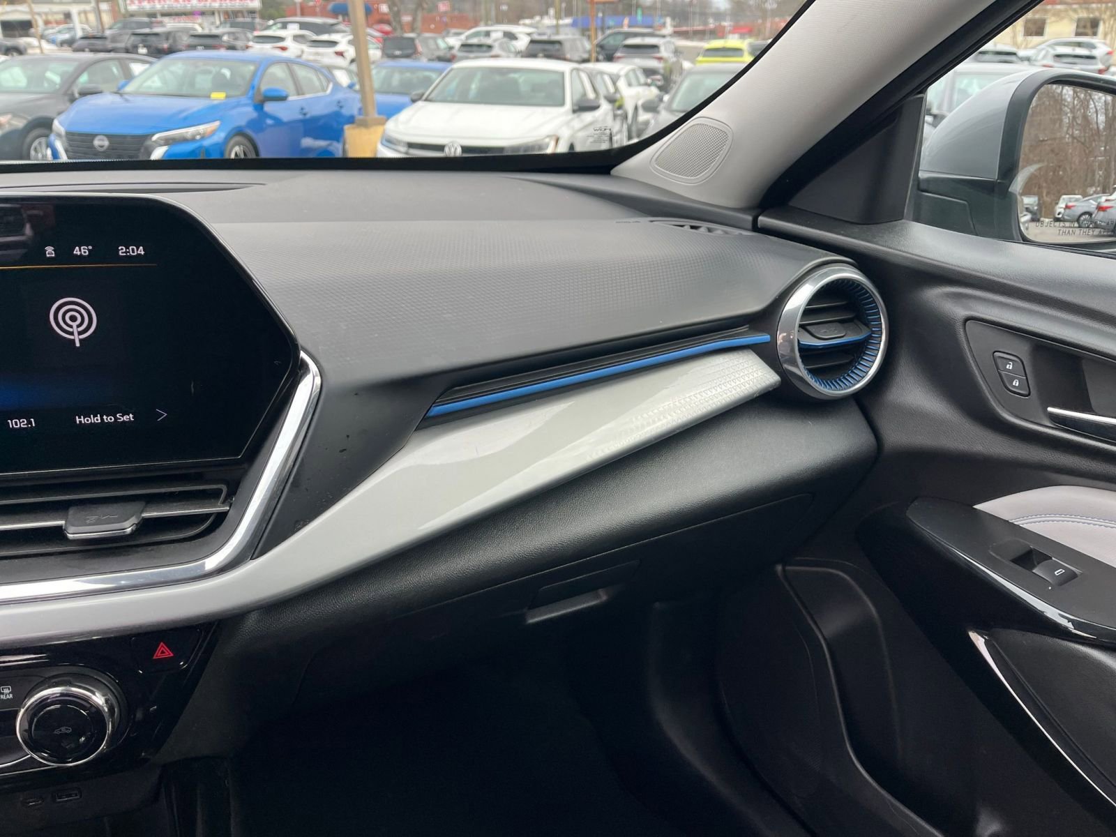 Used 2025 Chevrolet Trax LT image 30