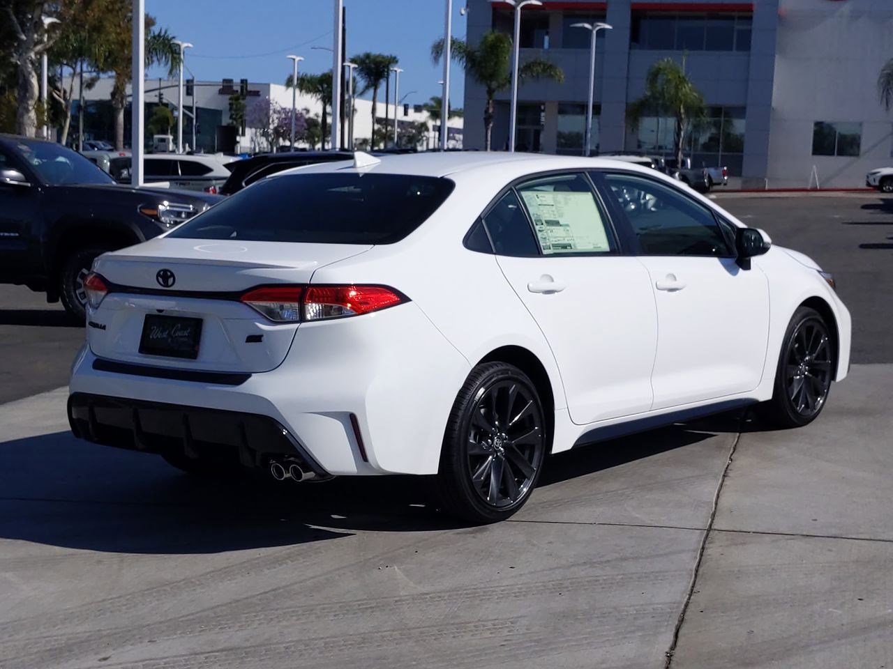 Used 2023 Toyota Corolla SE w/ SE Premium Package image 3