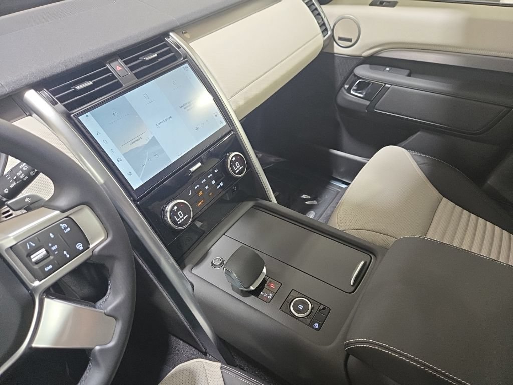 New 2026 Land Rover Discovery Limited Edition AWD/4WD image 14