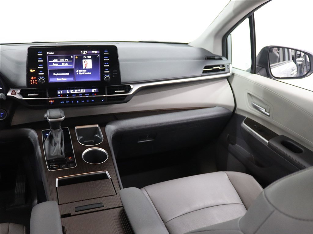 Used 2023 Toyota Sienna XLE image 21