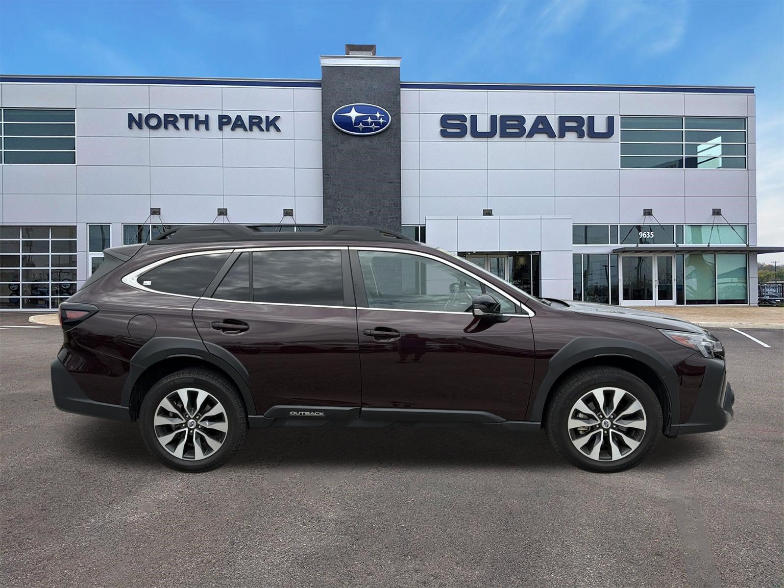 Used 2023 Subaru Outback Limited XT AWD/4WD image 2