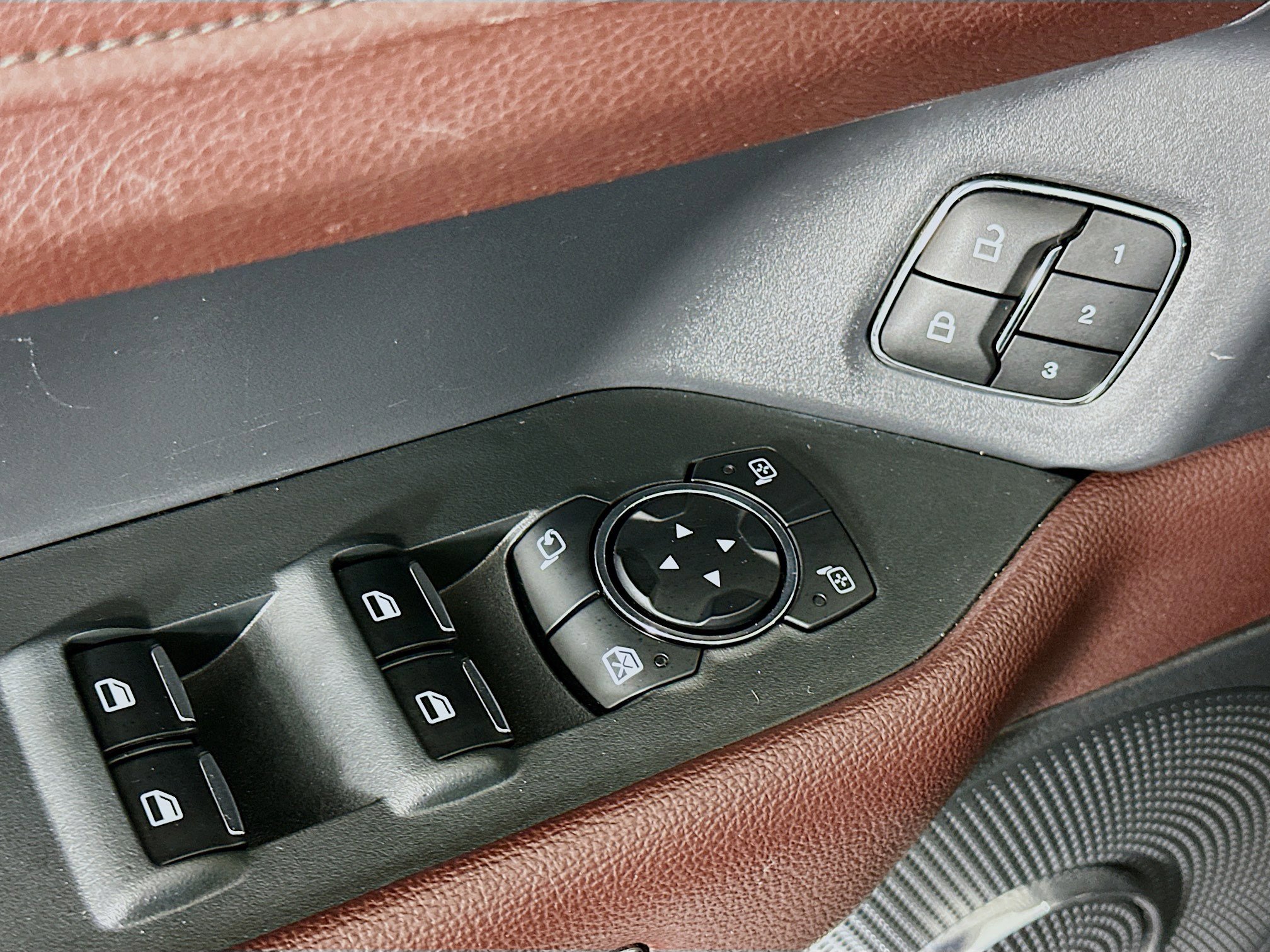 Used 2024 Ford Expedition Limited image 15