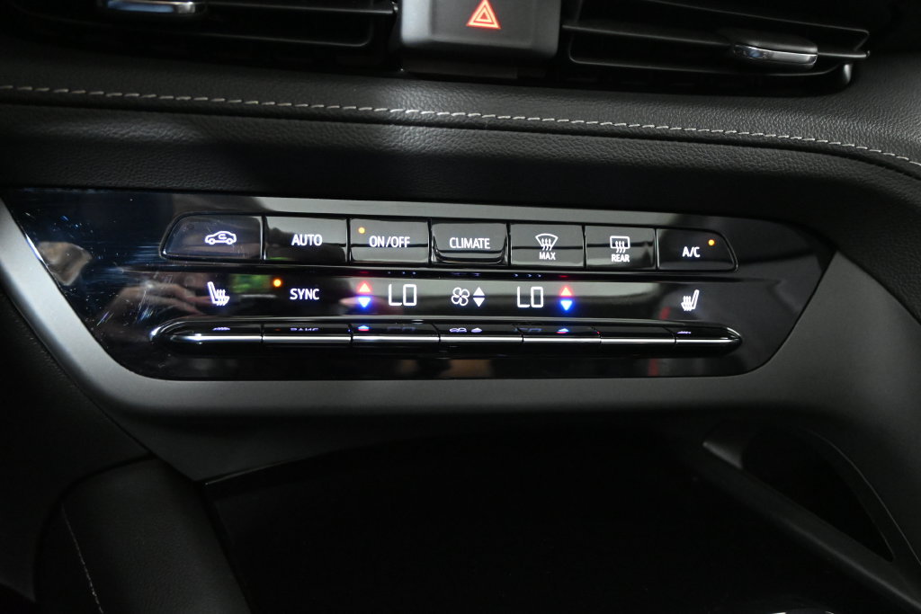 Used 2023 Buick Envision Essence w/ Sport Touring Package AWD/4WD image 30