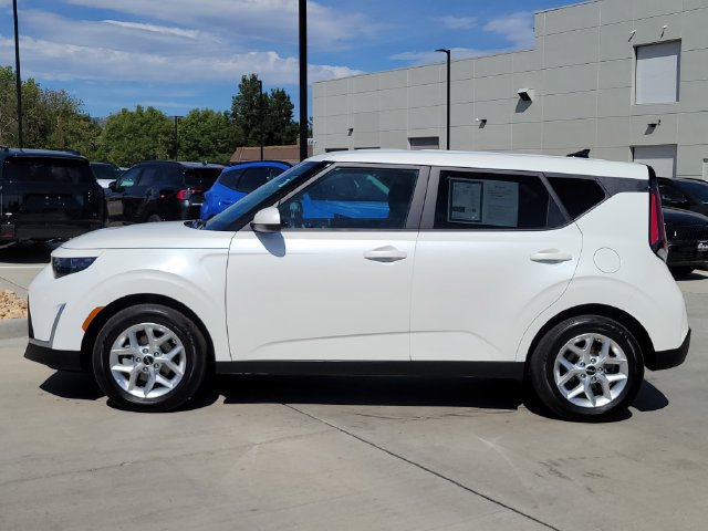 Certified 2025 Kia Soul LX w/ LX Technology Package FWD image 2