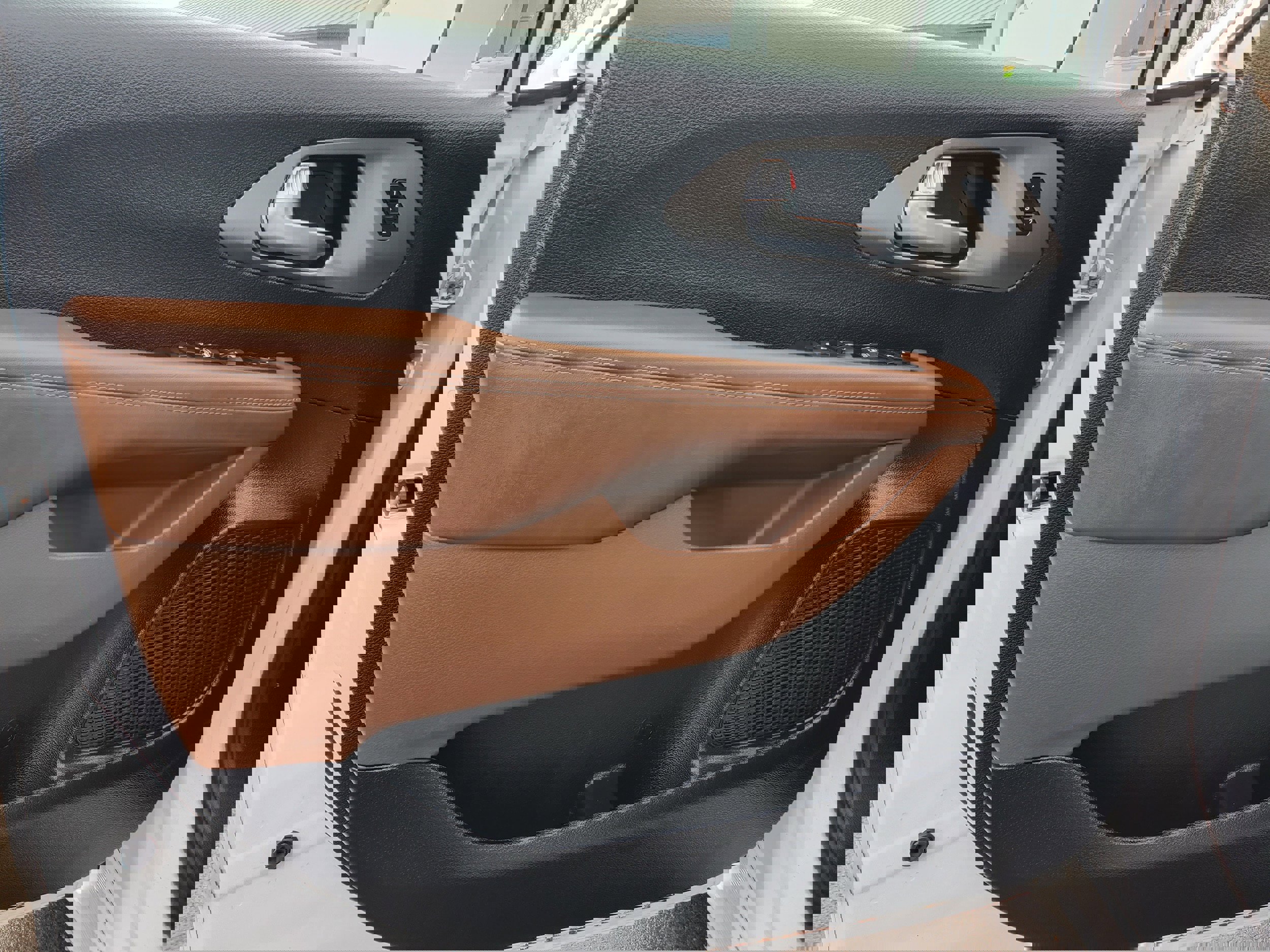 Used 2019 Chrysler Pacifica Limited w/ Tire & Wheel Group image 11