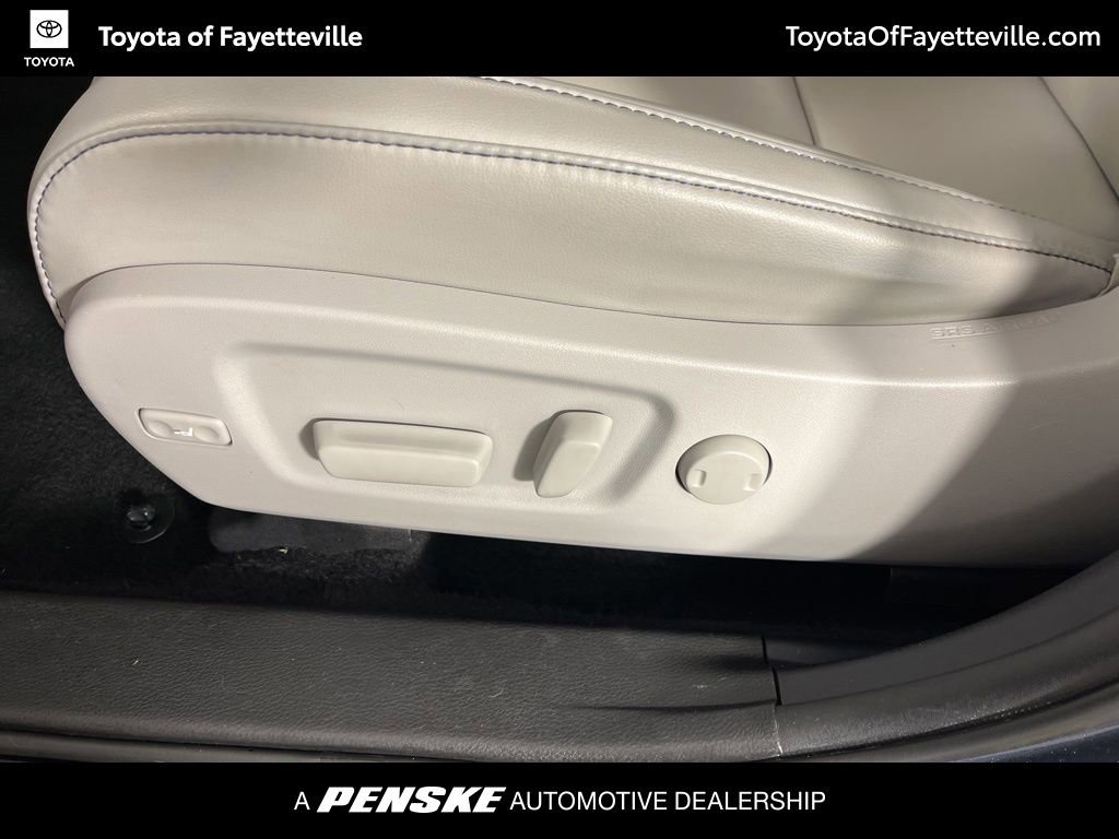 Used 2019 Toyota Highlander XLE FWD image 27