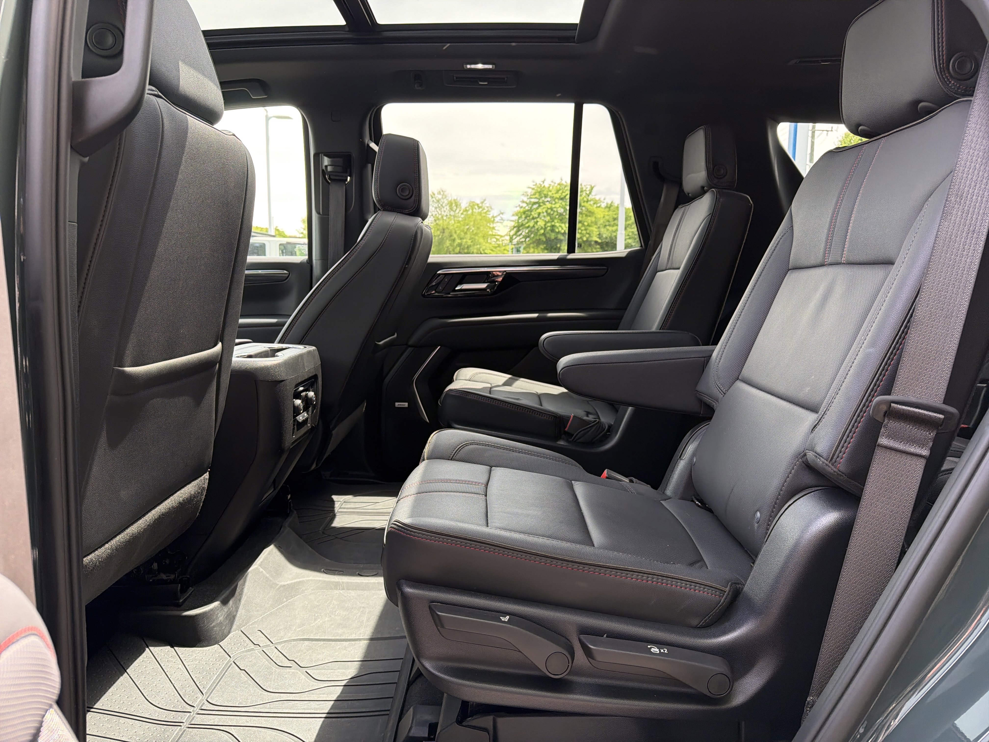 Used 2025 Chevrolet Tahoe RST w/ Comfort Package AWD/4WD image 31