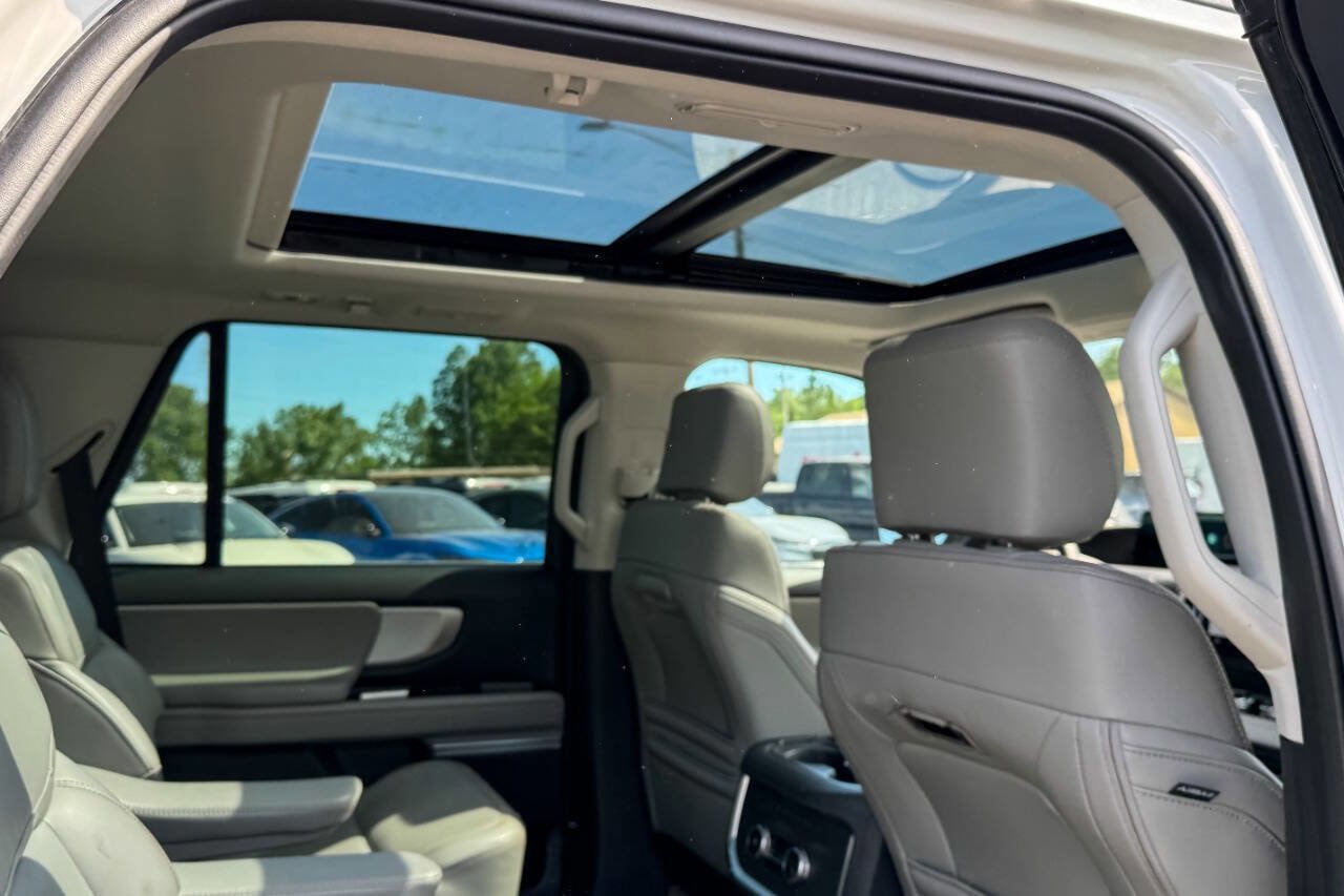 Used 2025 Ford Expedition Active AWD/4WD image 17