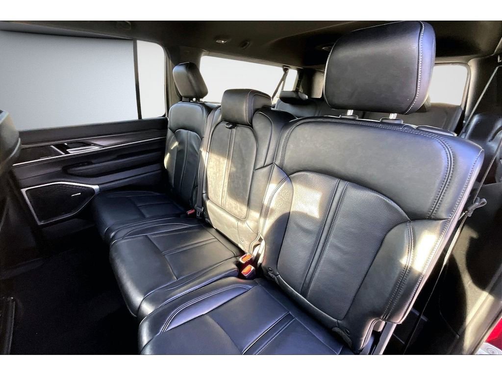 Certified 2024 Jeep Wagoneer L Series II w/ Flexible Seating Group image 23