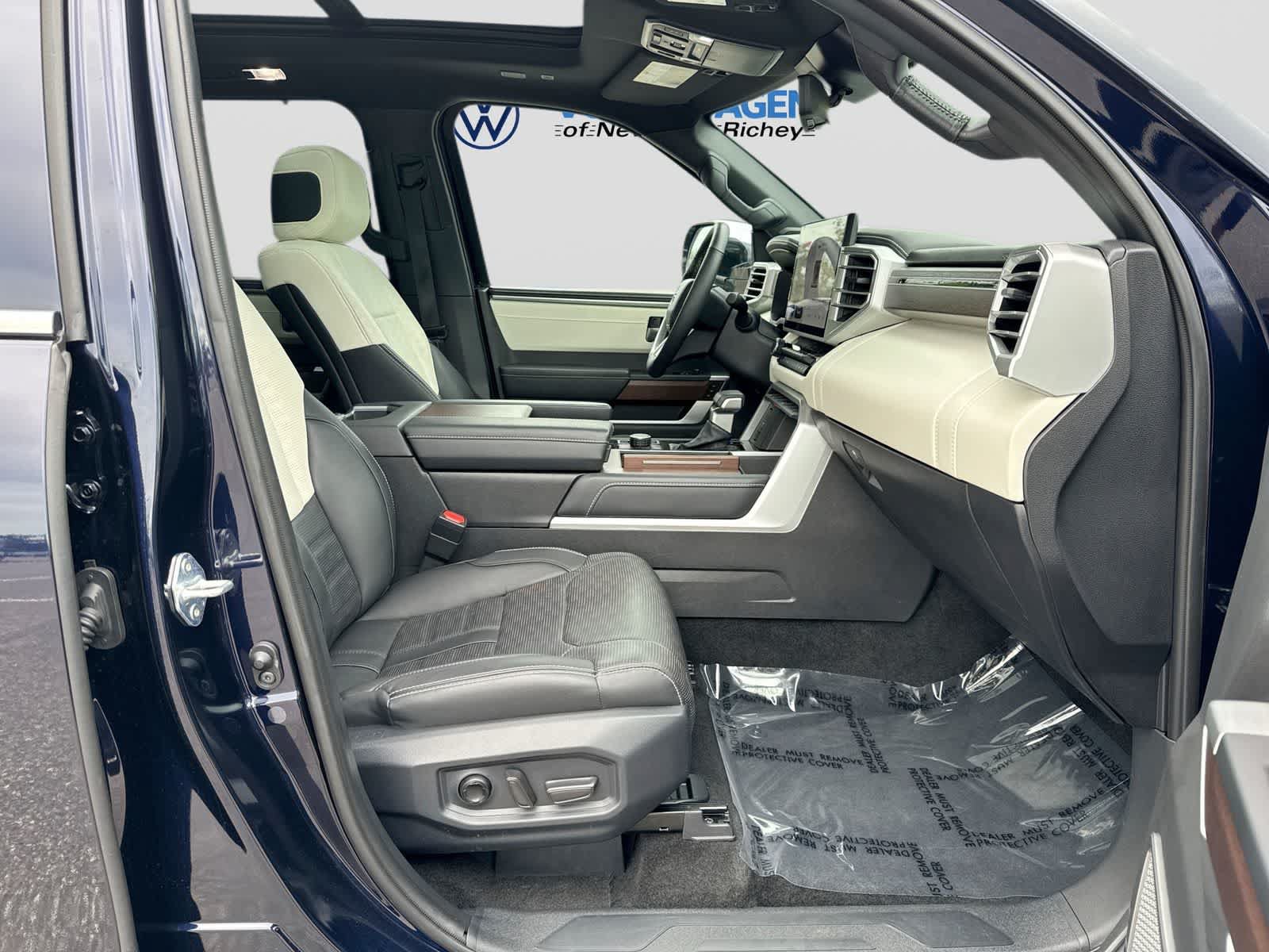 Used 2025 Toyota Sequoia Capstone AWD/4WD image 27