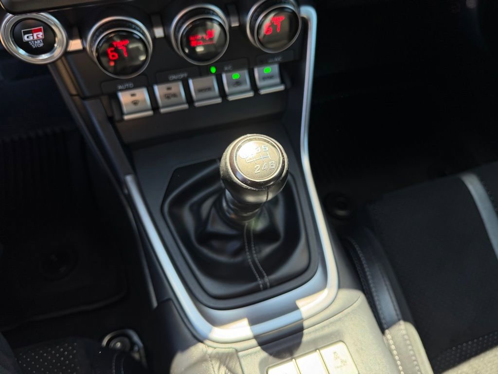Used 2024 Toyota GR86 Premium RWD image 23