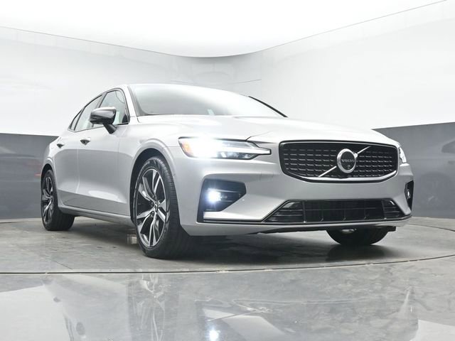 Used 2025 Volvo S60 B5 Plus AWD/4WD image 37