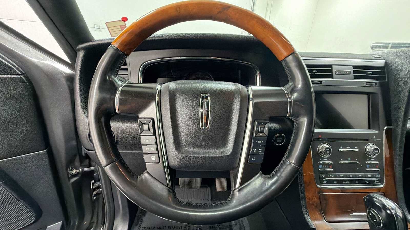 Used 2016 Lincoln Navigator Select AWD/4WD image 16