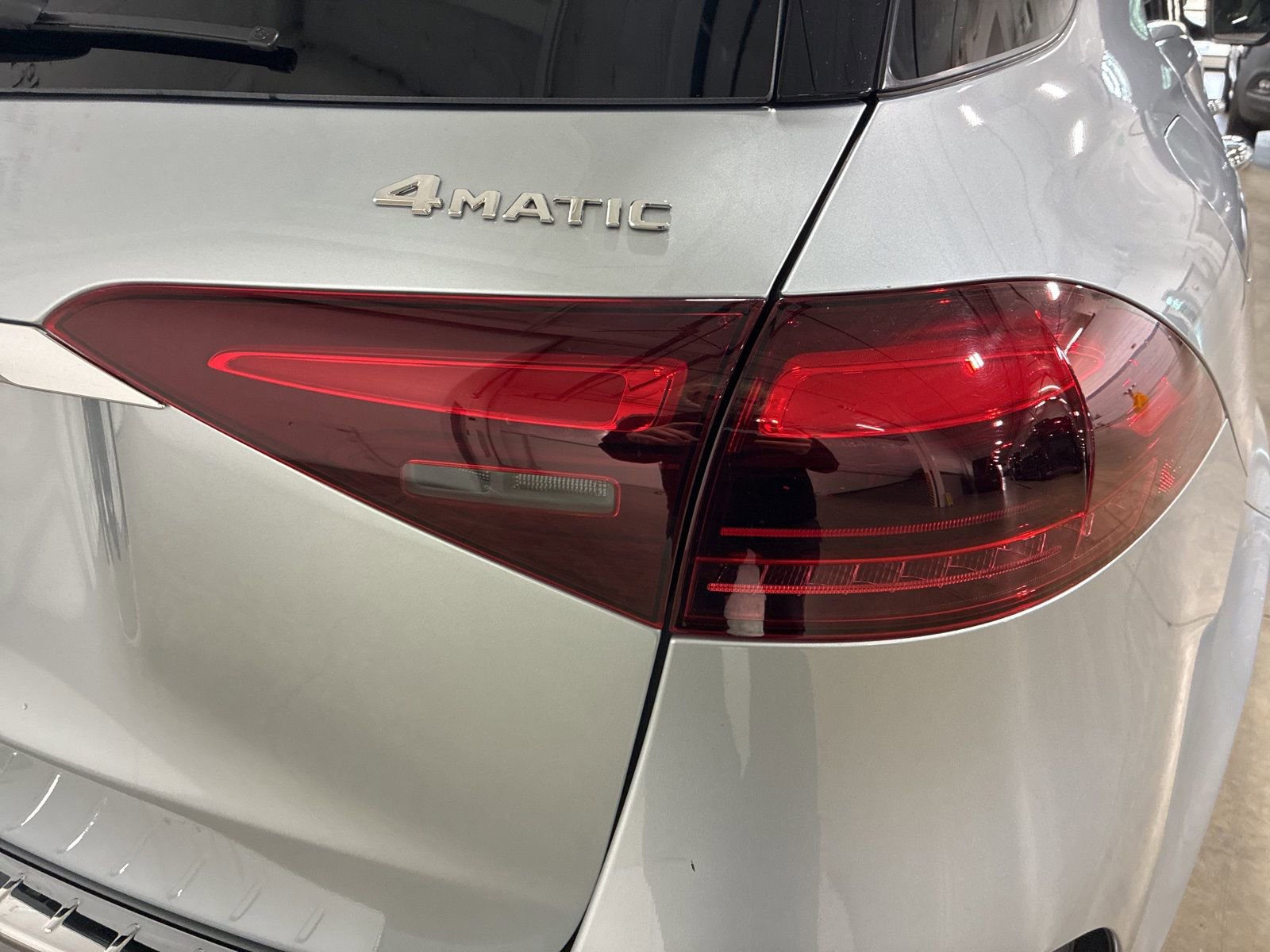 Used 2025 Mercedes-Benz GLE 450 4MATIC w/ AMG Line Exterior image 6