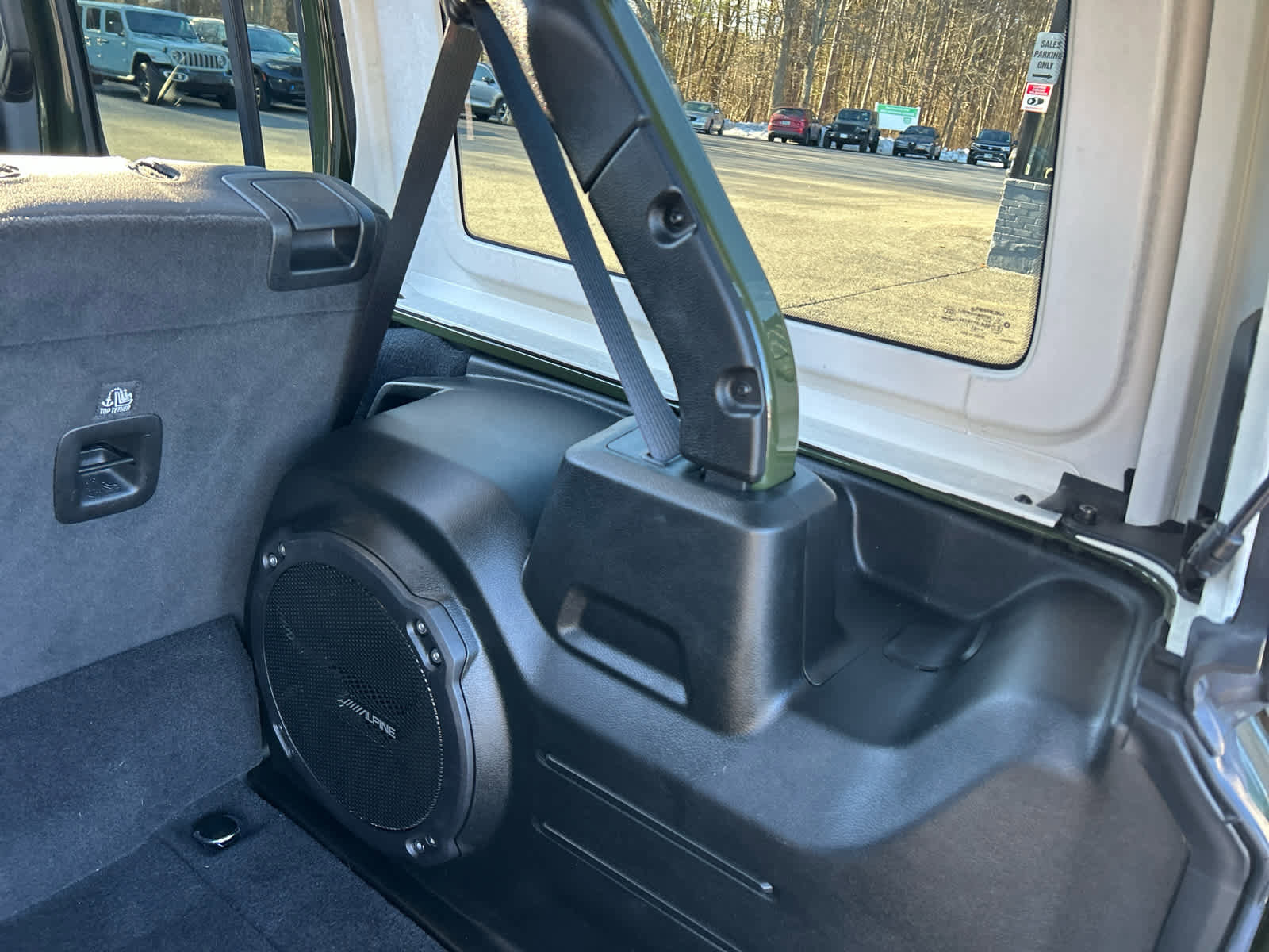 Used 2023 Jeep Wrangler Unlimited w/ Sun & Screen Package image 39