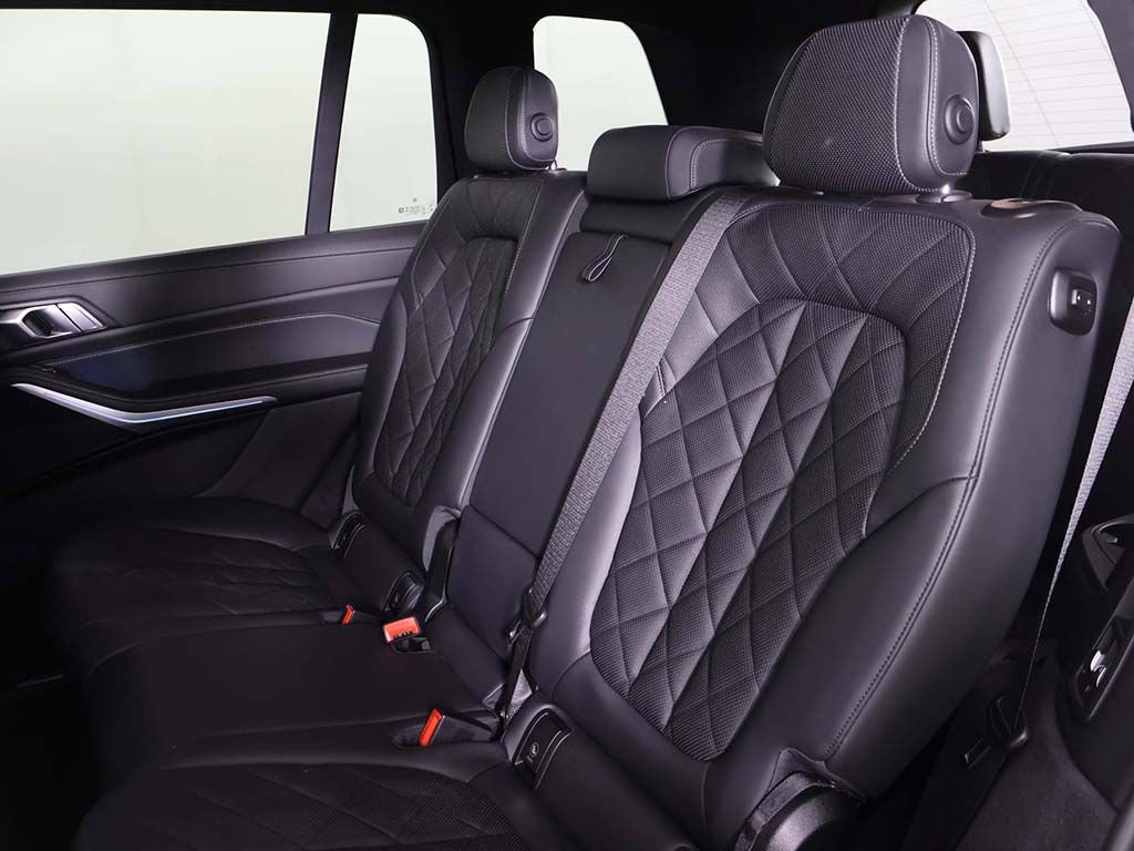 Used 2023 BMW X7 xDrive40i w/ M Sport Package image 34