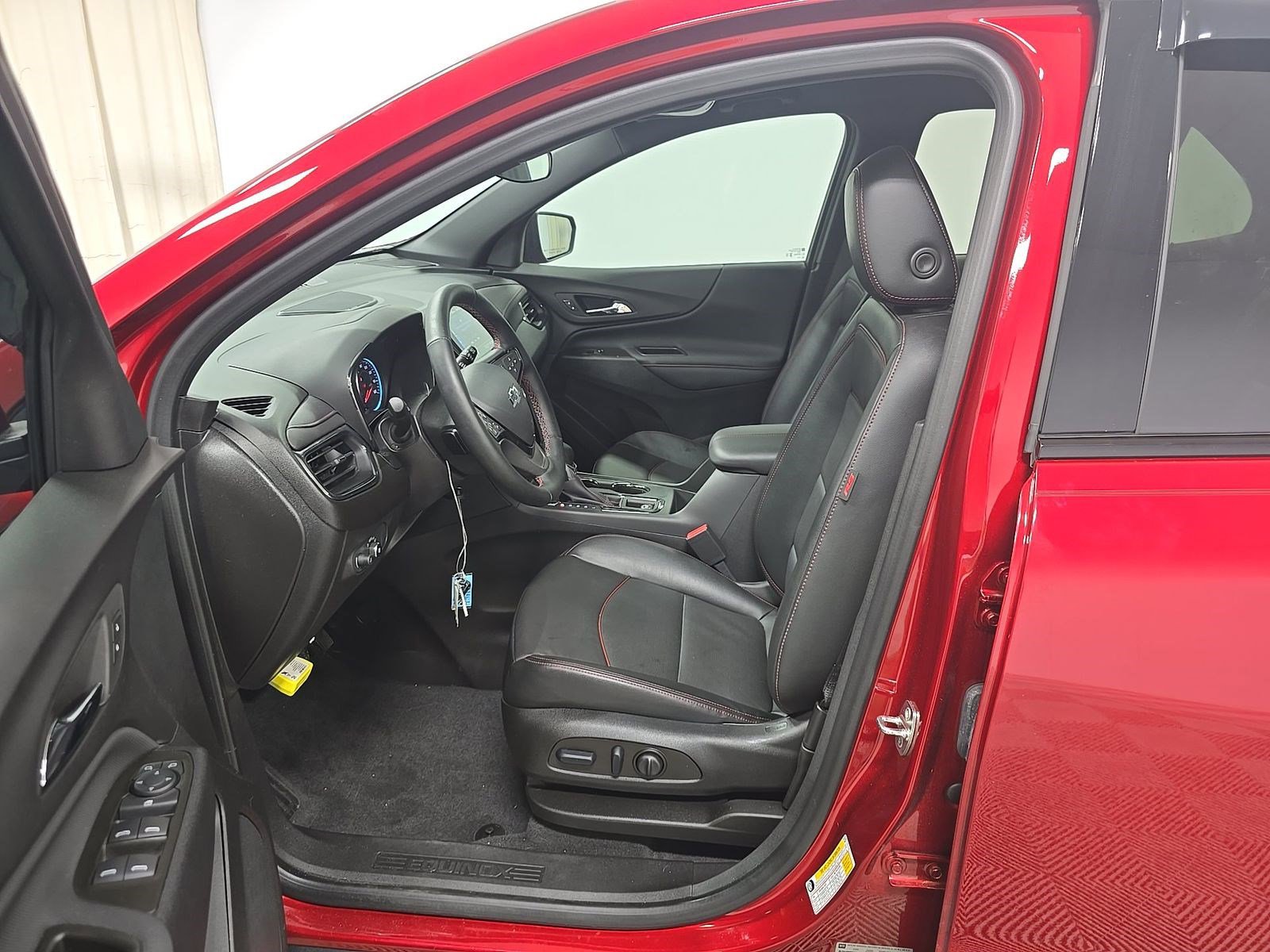 Used 2023 Chevrolet Equinox RS w/ RS Leather Package FWD image 8