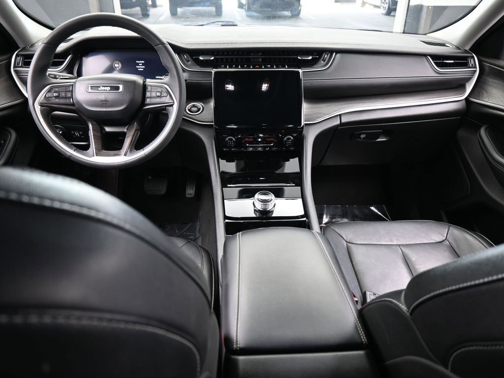 Used 2023 Jeep Grand Cherokee Limited w/ Black Appearance Package image 39