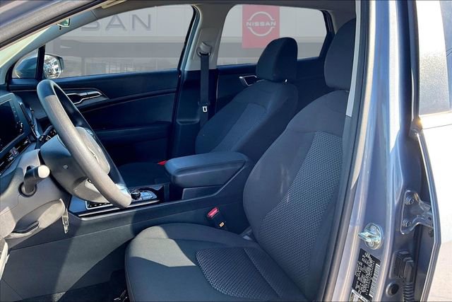 Used 2025 Kia Sportage LX image 17