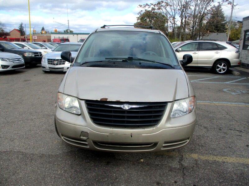 Used 2005 Chrysler Town & Country LX w/ Popular Equipment Group I image 3