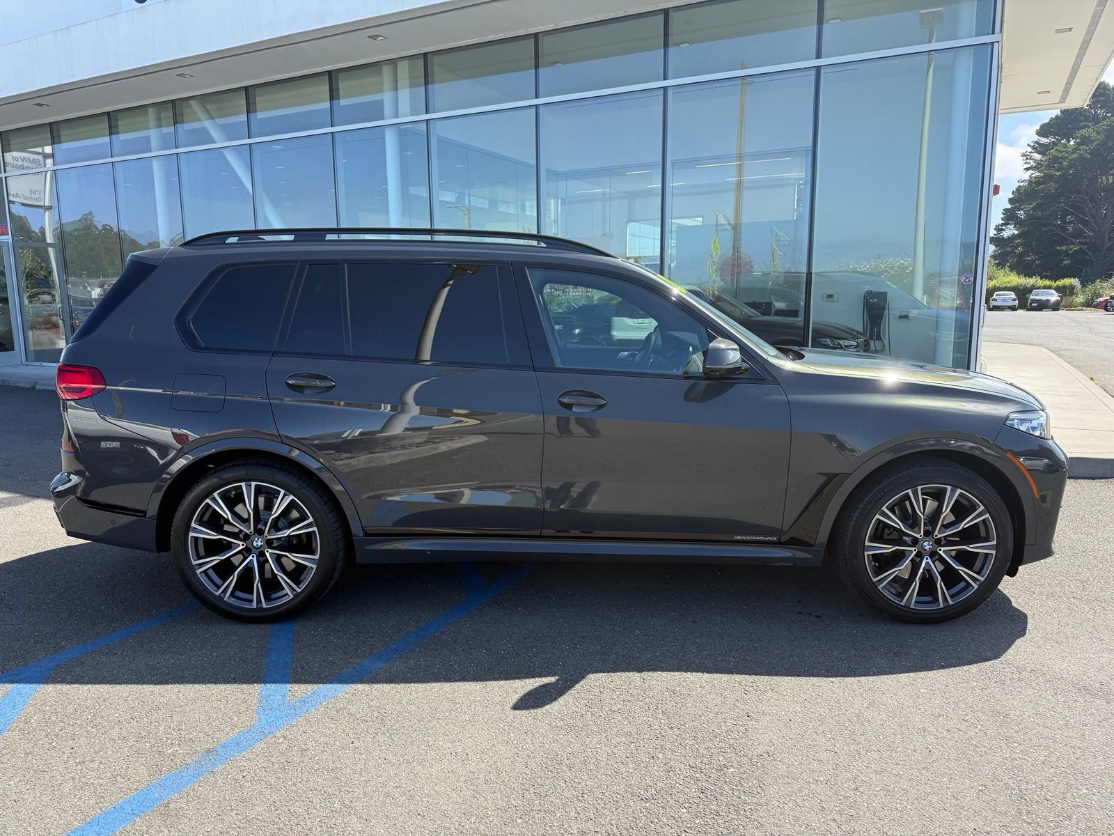 Used 2022 BMW X7 M50i AWD/4WD image 9