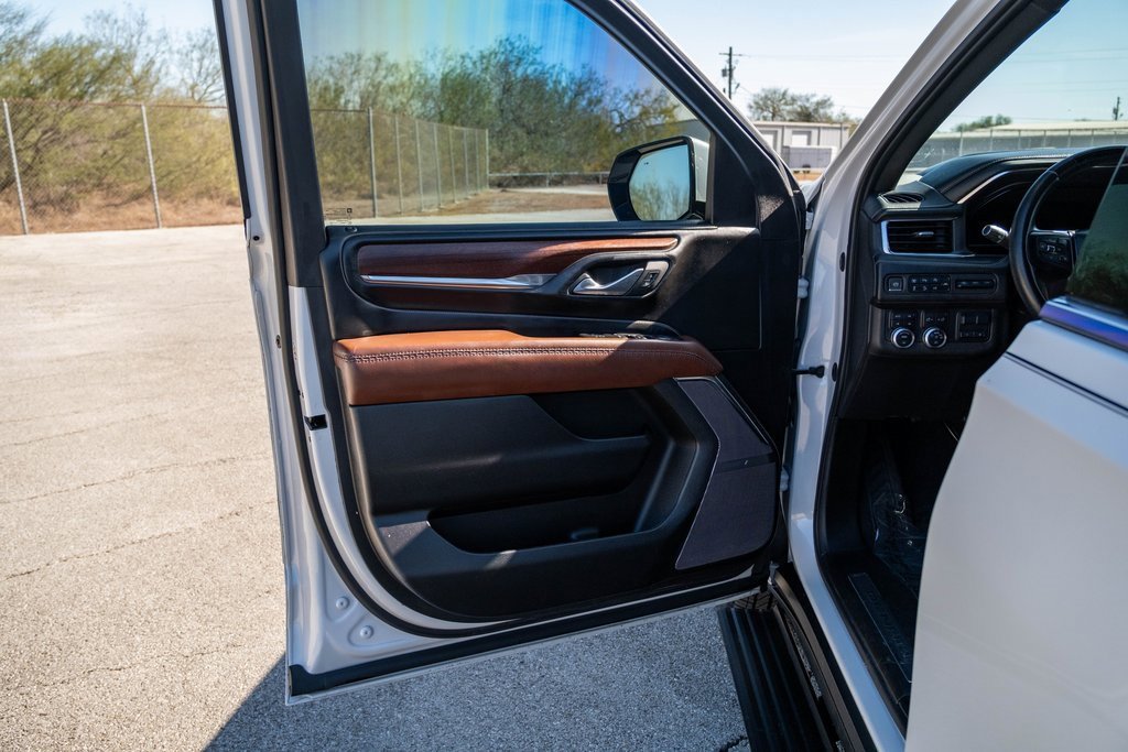 Used 2023 GMC Yukon XL Denali Ultimate w/ LPO, Floor Liner Package image 10