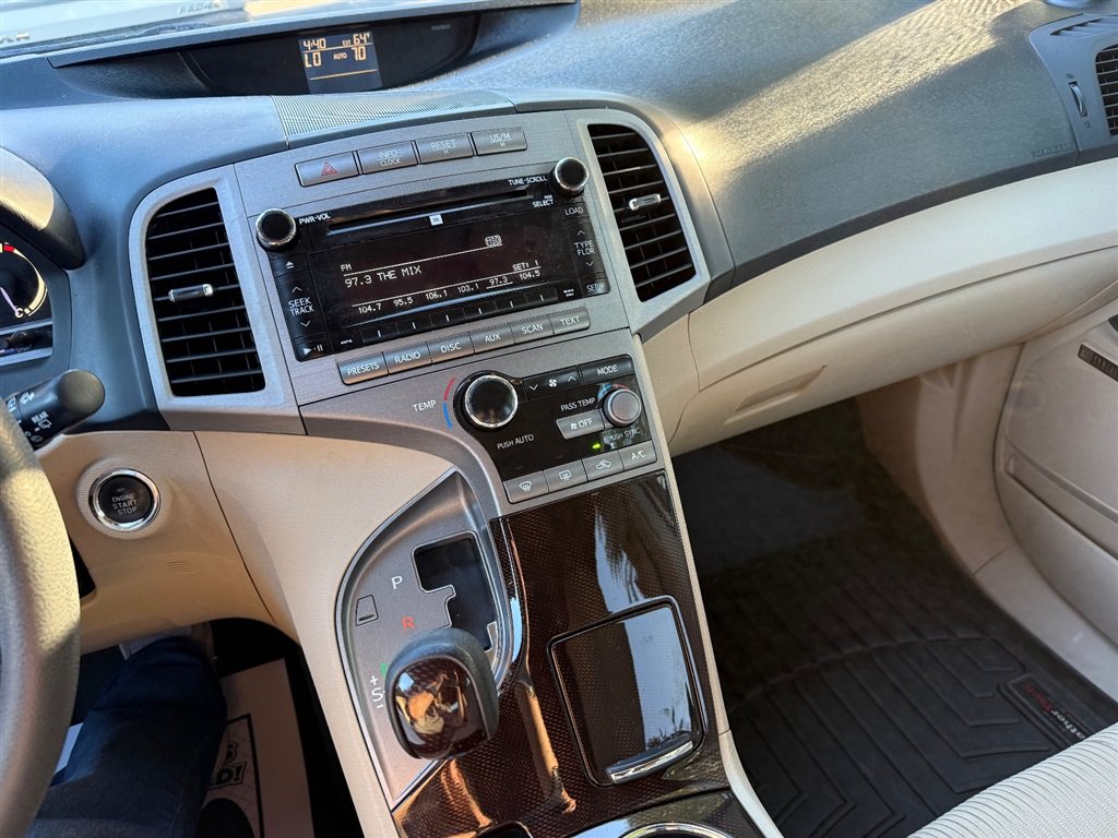 Used 2011 Toyota Venza w/ Convenience Pkg FWD image 11