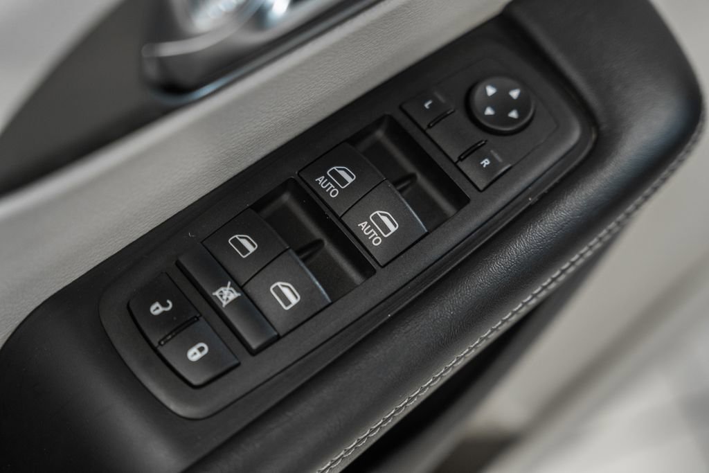 Certified 2024 Chrysler Pacifica Touring-L image 44