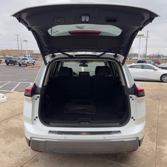 Used 2024 Nissan Rogue SL image 12