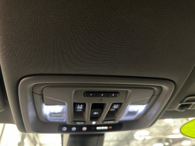 Used 2020 GMC Sierra 1500 Denali w/ Denali Ultimate Package AWD/4WD image 16