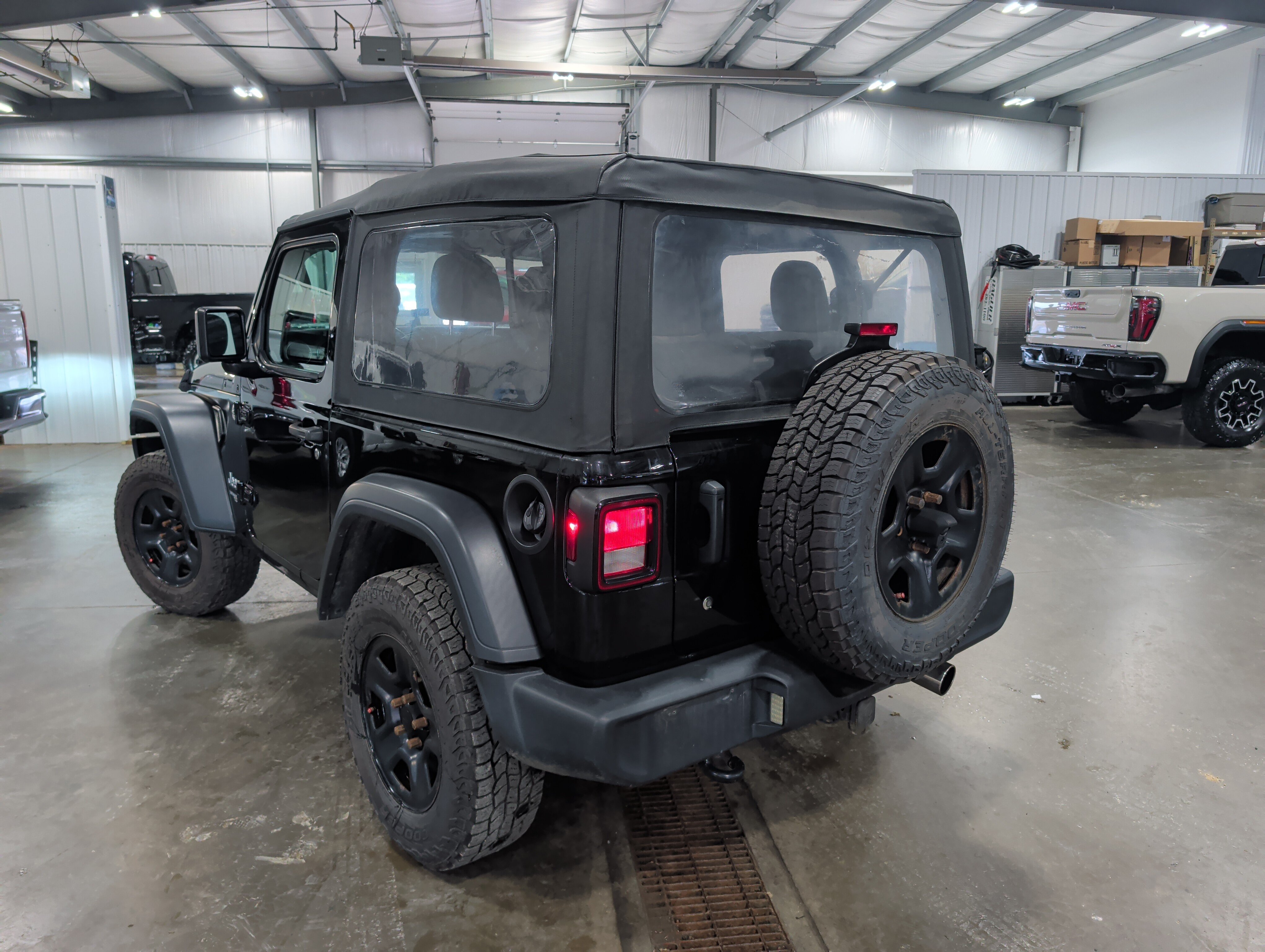 Used 2020 Jeep Wrangler Sport AWD/4WD image 4