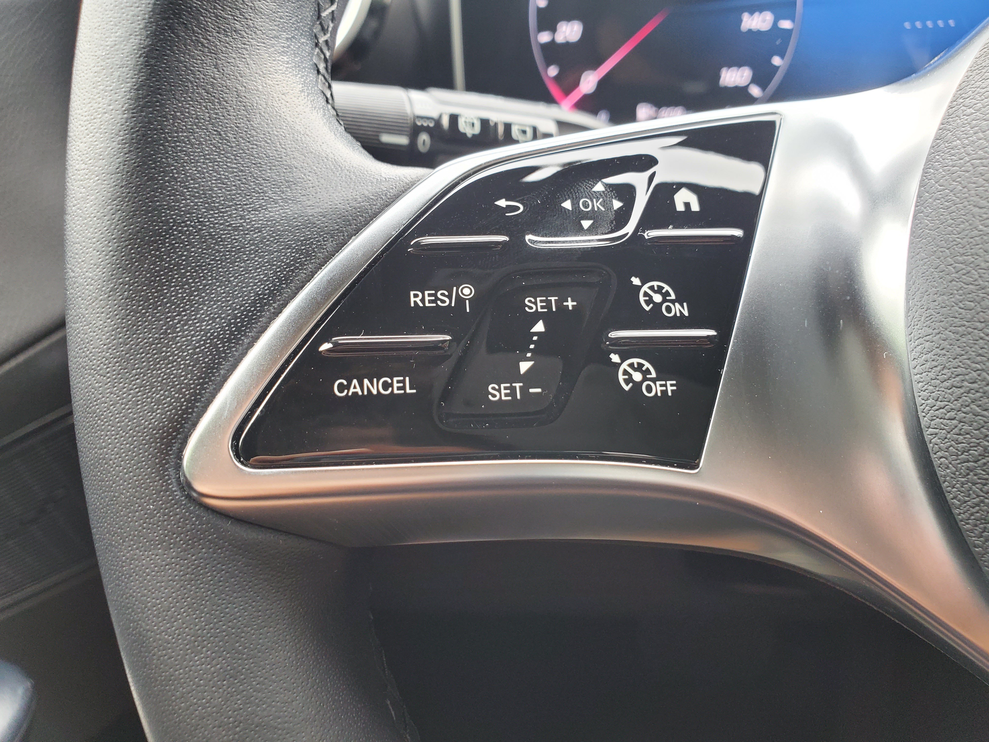 Used 2025 Mercedes-Benz GLC 300 image 12
