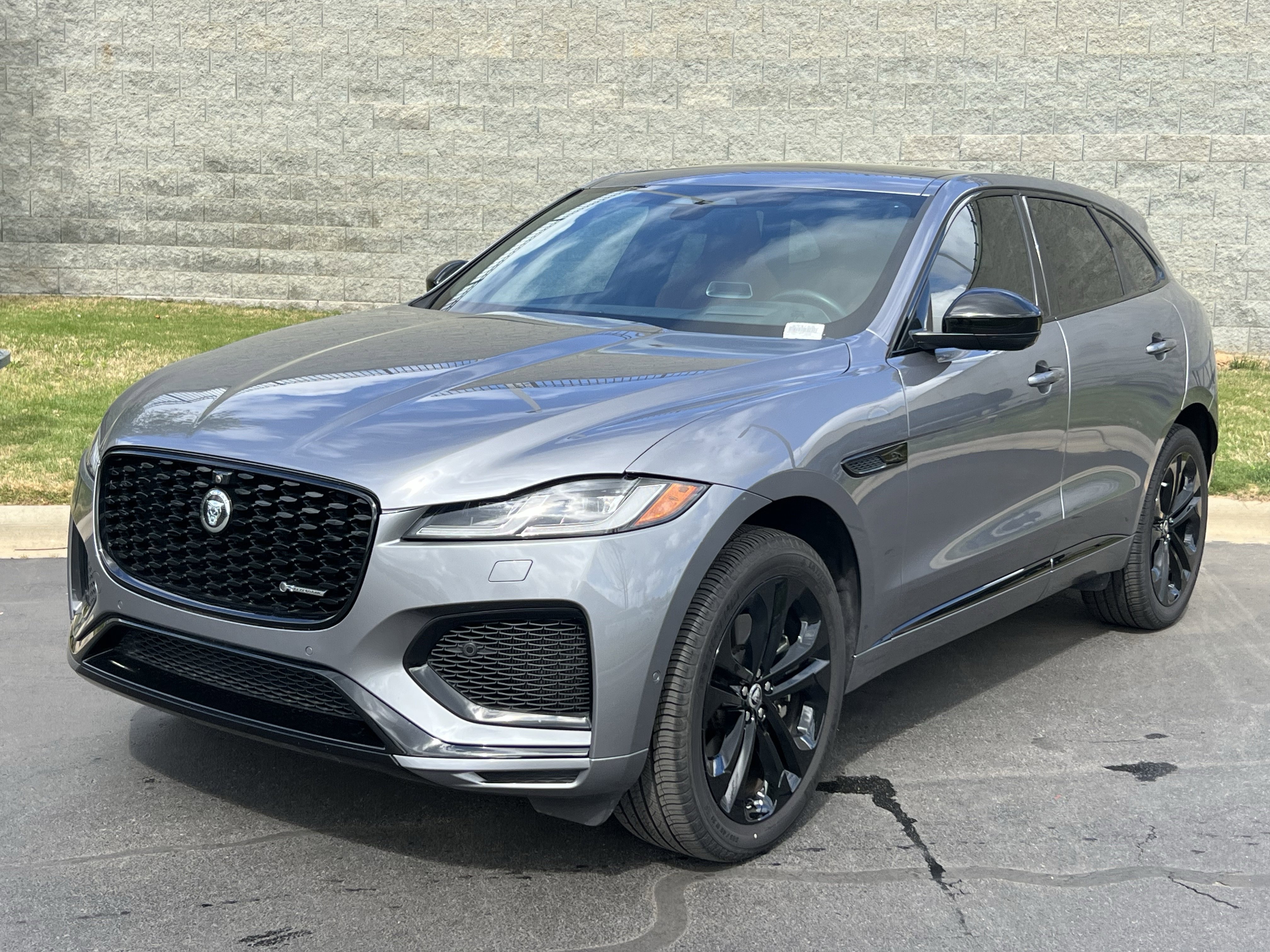 Used 2025 Jaguar F-PACE R-Dynamic S image 2
