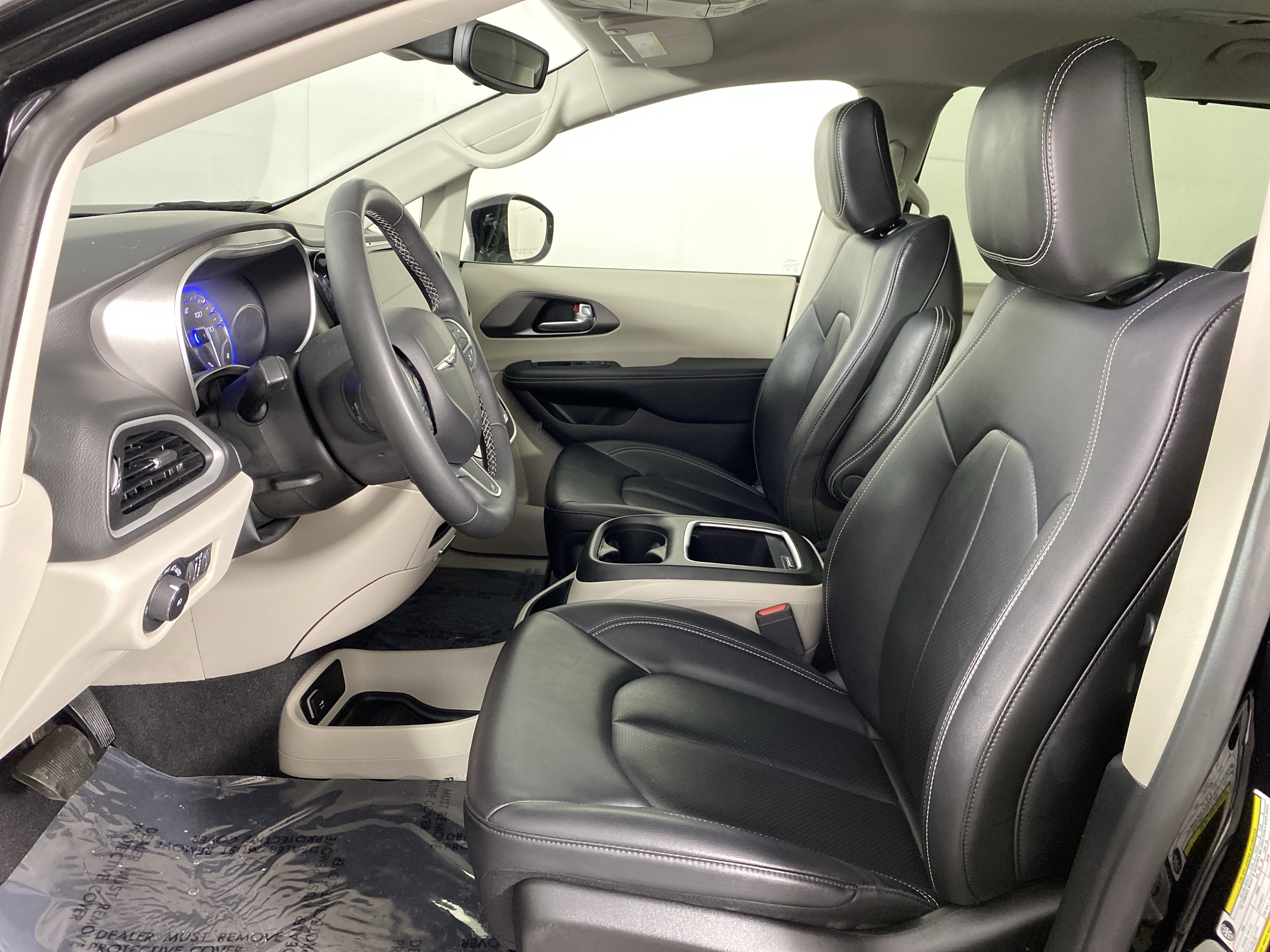 Used 2024 Chrysler Pacifica Touring-L image 15