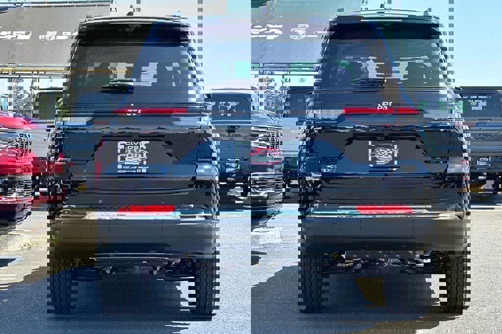 Used 2023 Jeep Grand Cherokee 4WD 4xe w/ Luxury Tech Group II image 5