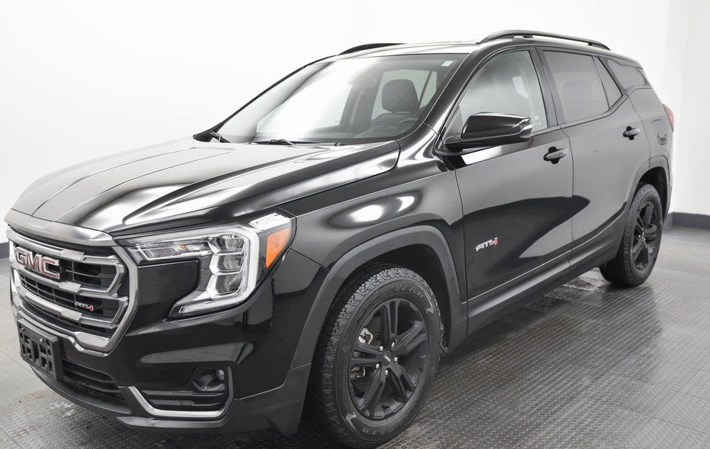 Used 2024 GMC Terrain AT4 image 3